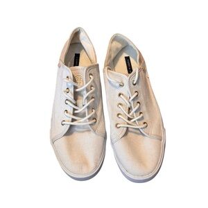 NWOT Tommy Hilfiger Cream Canvas Sneakers Size 10